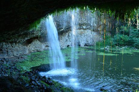https://mdw-travel-data-us-east-1.s3.amazonaws.com/img/country/Australia/Killen-Falls/img_02.jpg