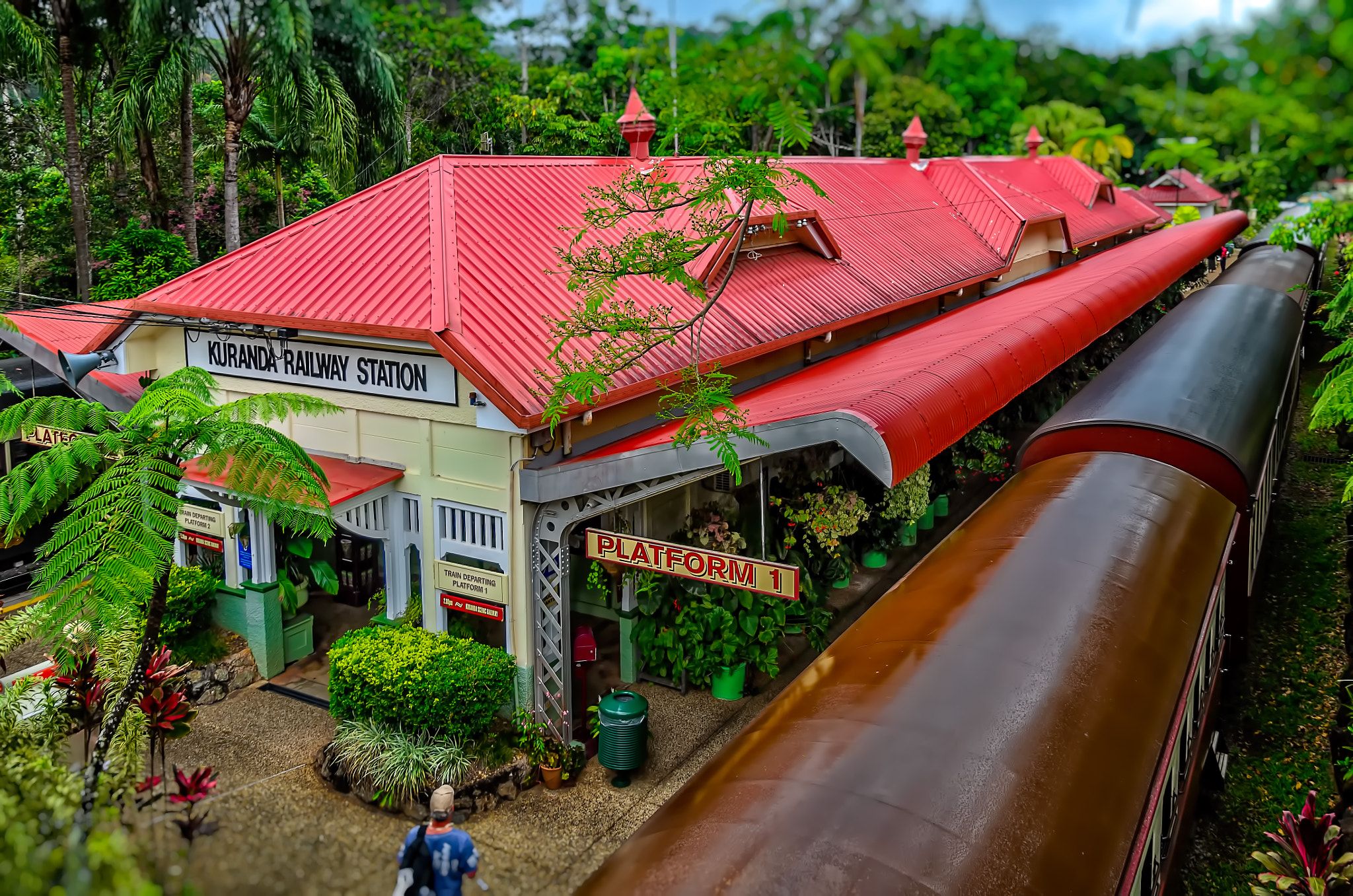 https://mdw-travel-data-us-east-1.s3.amazonaws.com/img/country/Australia/Kuranda-Scenic-Railway/img_02.jpg