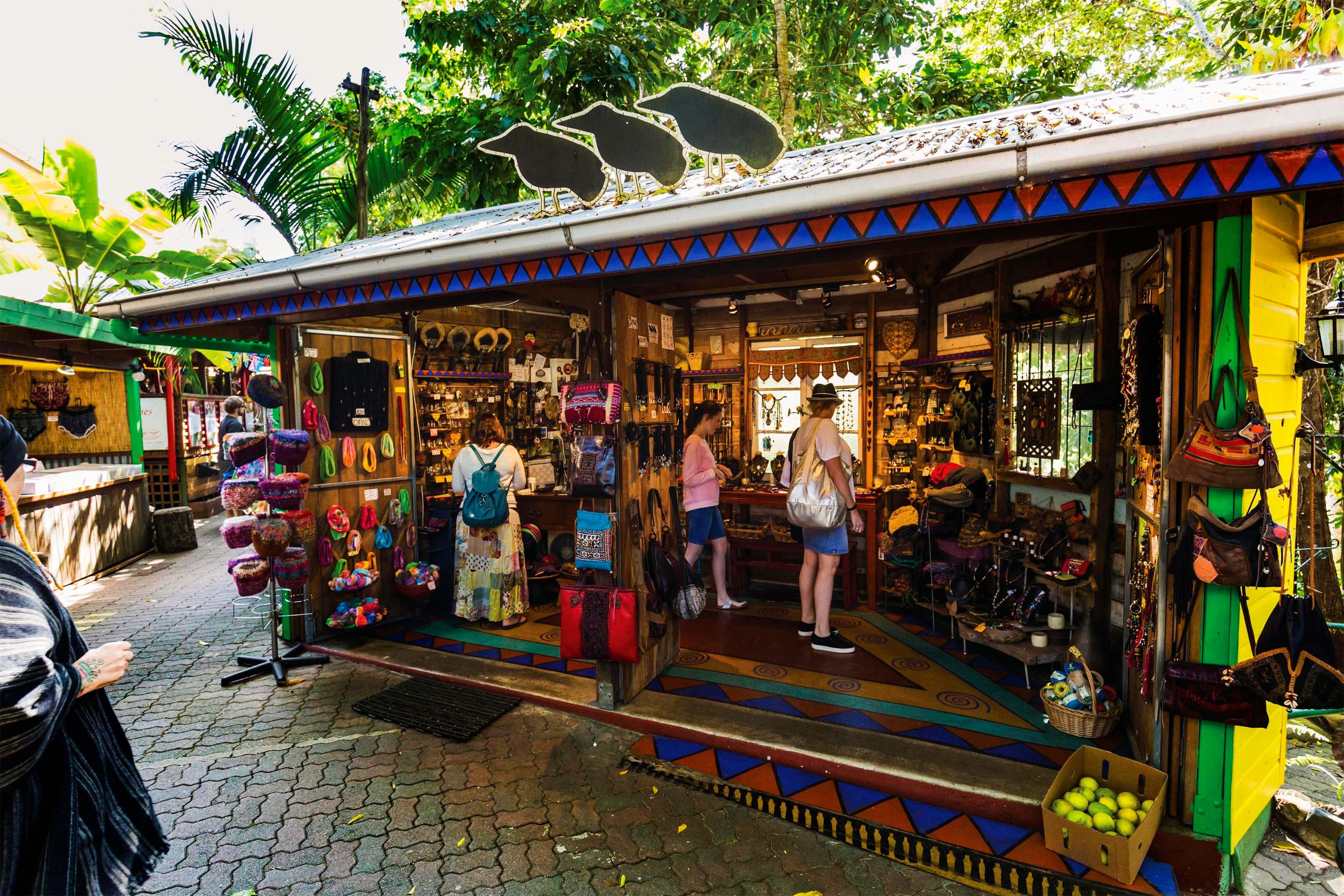 https://mdw-travel-data-us-east-1.s3.amazonaws.com/img/country/Australia/Kuranda-Village/img_01.jpg
