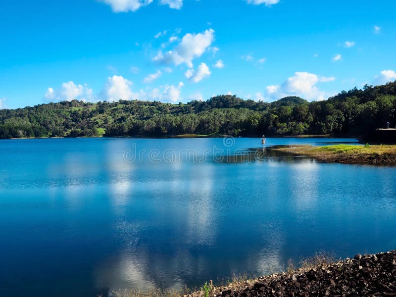 https://mdw-travel-data-us-east-1.s3.amazonaws.com/img/country/Australia/Lake-Baroon/img_02.jpg