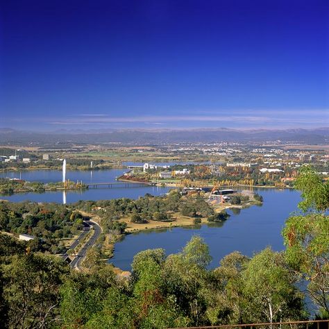 https://mdw-travel-data-us-east-1.s3.amazonaws.com/img/country/Australia/Lake-Burley-Griffin/img_03.jpg