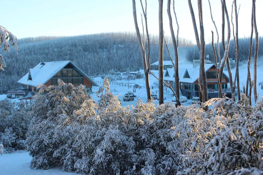 https://mdw-travel-data-us-east-1.s3.amazonaws.com/img/country/Australia/Lake-Mountain-Alpine-Resort/img_00.jpg