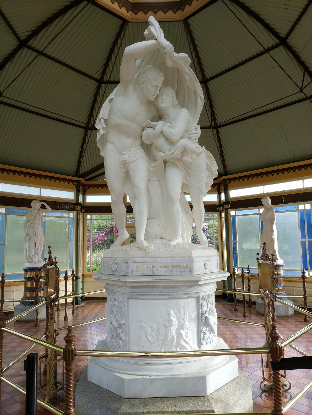 https://mdw-travel-data-us-east-1.s3.amazonaws.com/img/country/Australia/Lake-Wendouree-Sculptures/img_02.jpg