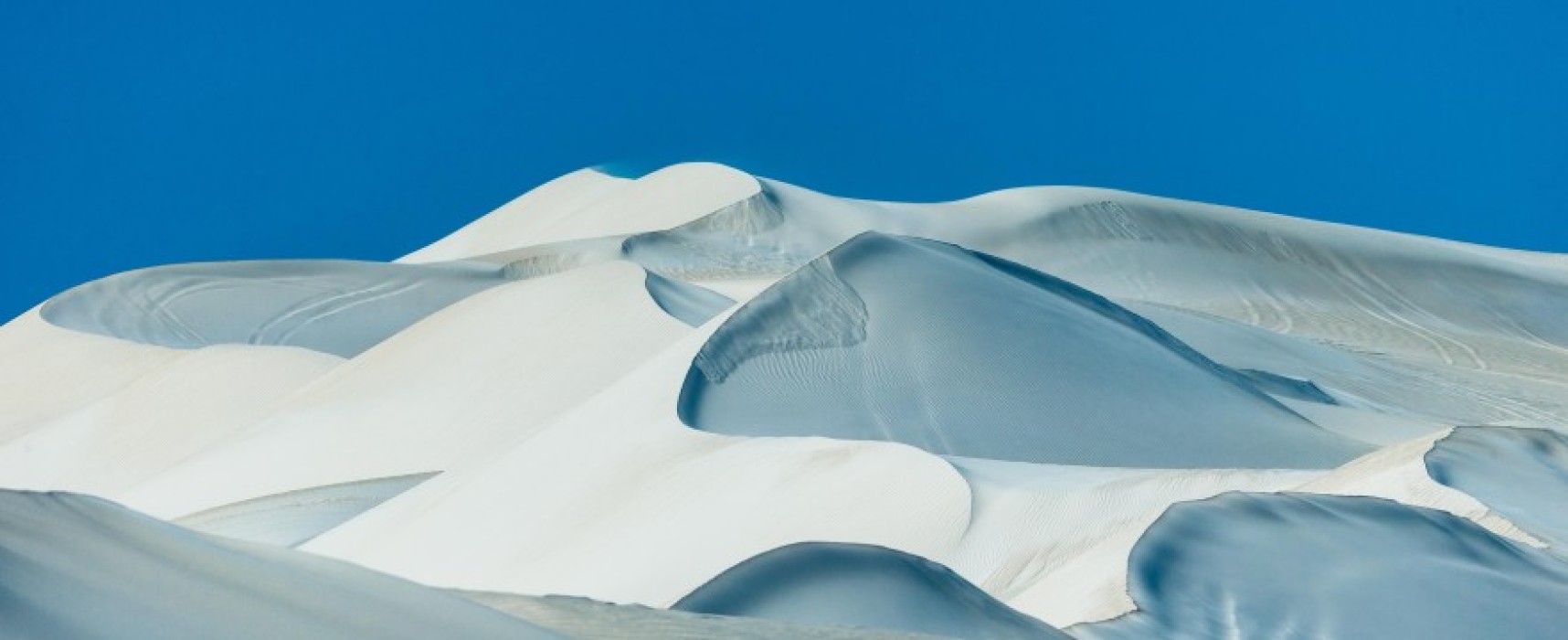 https://mdw-travel-data-us-east-1.s3.amazonaws.com/img/country/Australia/Lancelin-Sand-Dunes/img_03.jpg