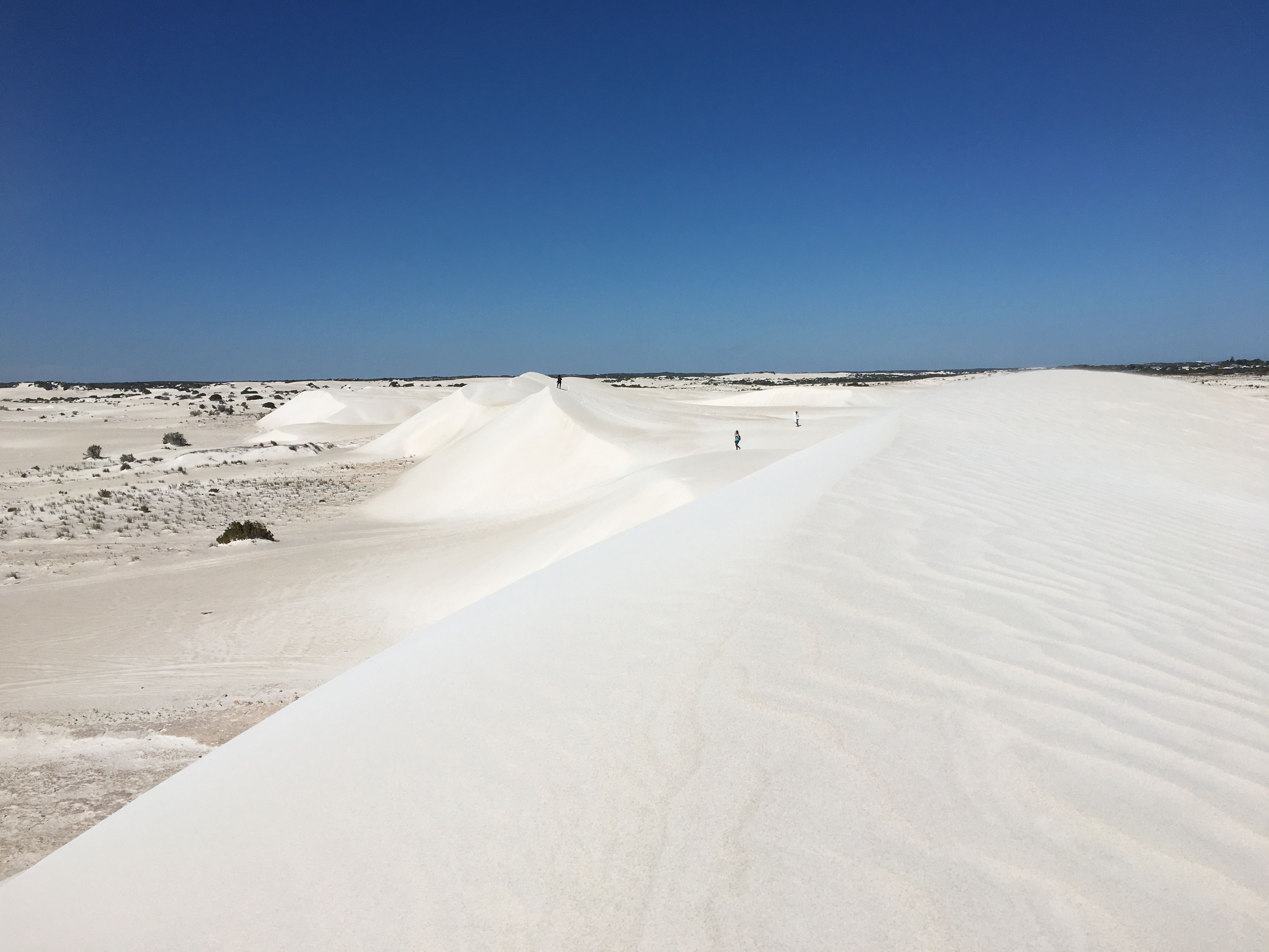 https://mdw-travel-data-us-east-1.s3.amazonaws.com/img/country/Australia/Lancelin-Sand-Dunes/img_05.jpg