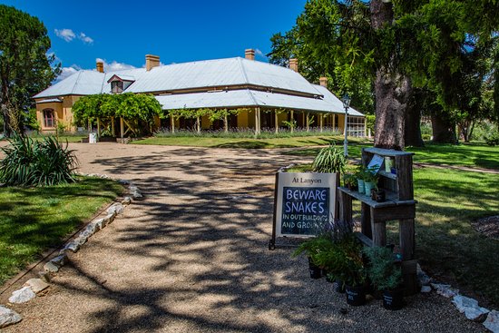 https://mdw-travel-data-us-east-1.s3.amazonaws.com/img/country/Australia/Lanyon-Homestead/img_02.jpg