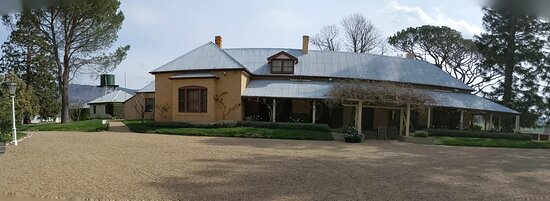 https://mdw-travel-data-us-east-1.s3.amazonaws.com/img/country/Australia/Lanyon-Homestead/img_03.jpg