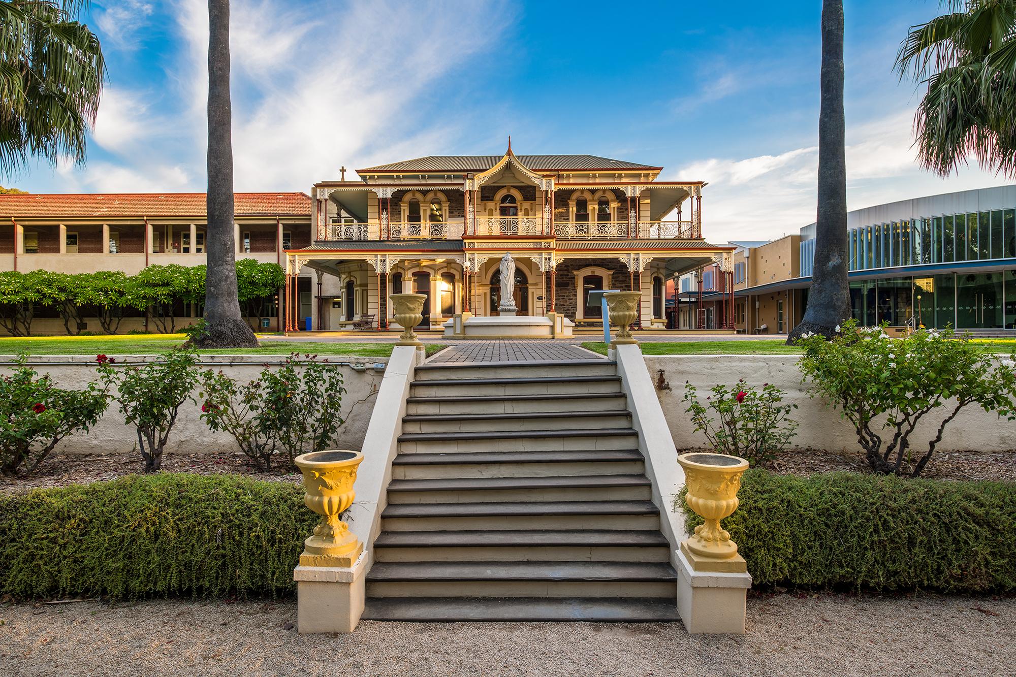 https://mdw-travel-data-us-east-1.s3.amazonaws.com/img/country/Australia/Loreto-College/img_01.jpg
