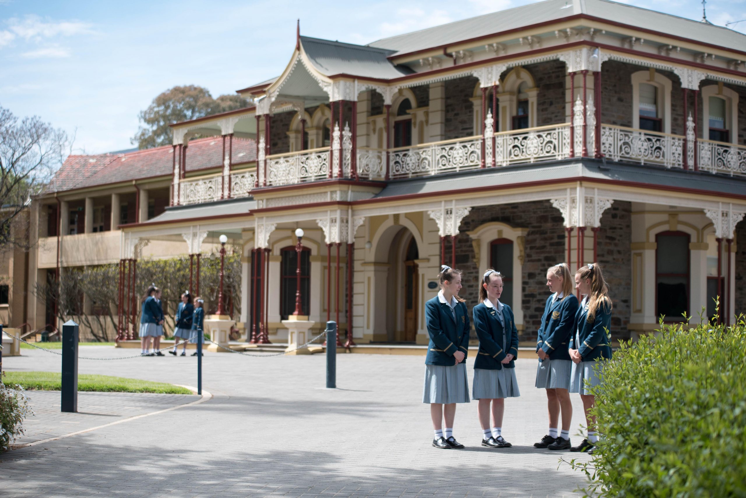 https://mdw-travel-data-us-east-1.s3.amazonaws.com/img/country/Australia/Loreto-College/img_02.jpg