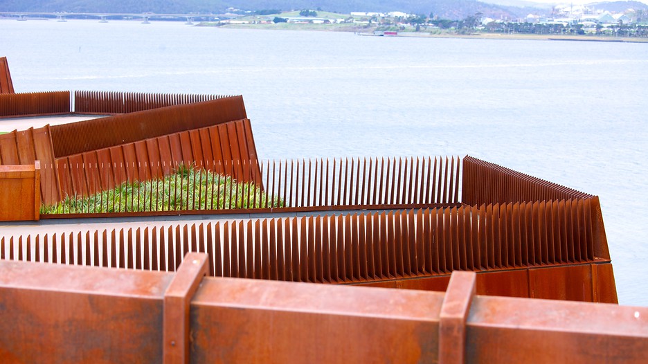 https://mdw-travel-data-us-east-1.s3.amazonaws.com/img/country/Australia/MONA---Museum-of-Old-and-New-Art/img_03.jpg