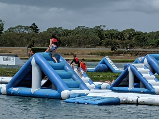 https://mdw-travel-data-us-east-1.s3.amazonaws.com/img/country/Australia/Mackay-Aqua-Park/img_02.jpg