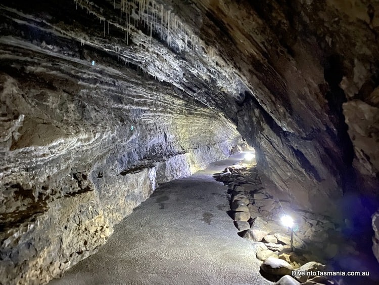 https://mdw-travel-data-us-east-1.s3.amazonaws.com/img/country/Australia/Marakoopa-Cave/img_01.jpg