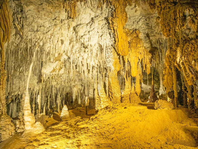 https://mdw-travel-data-us-east-1.s3.amazonaws.com/img/country/Australia/Marakoopa-Cave/img_03.jpg