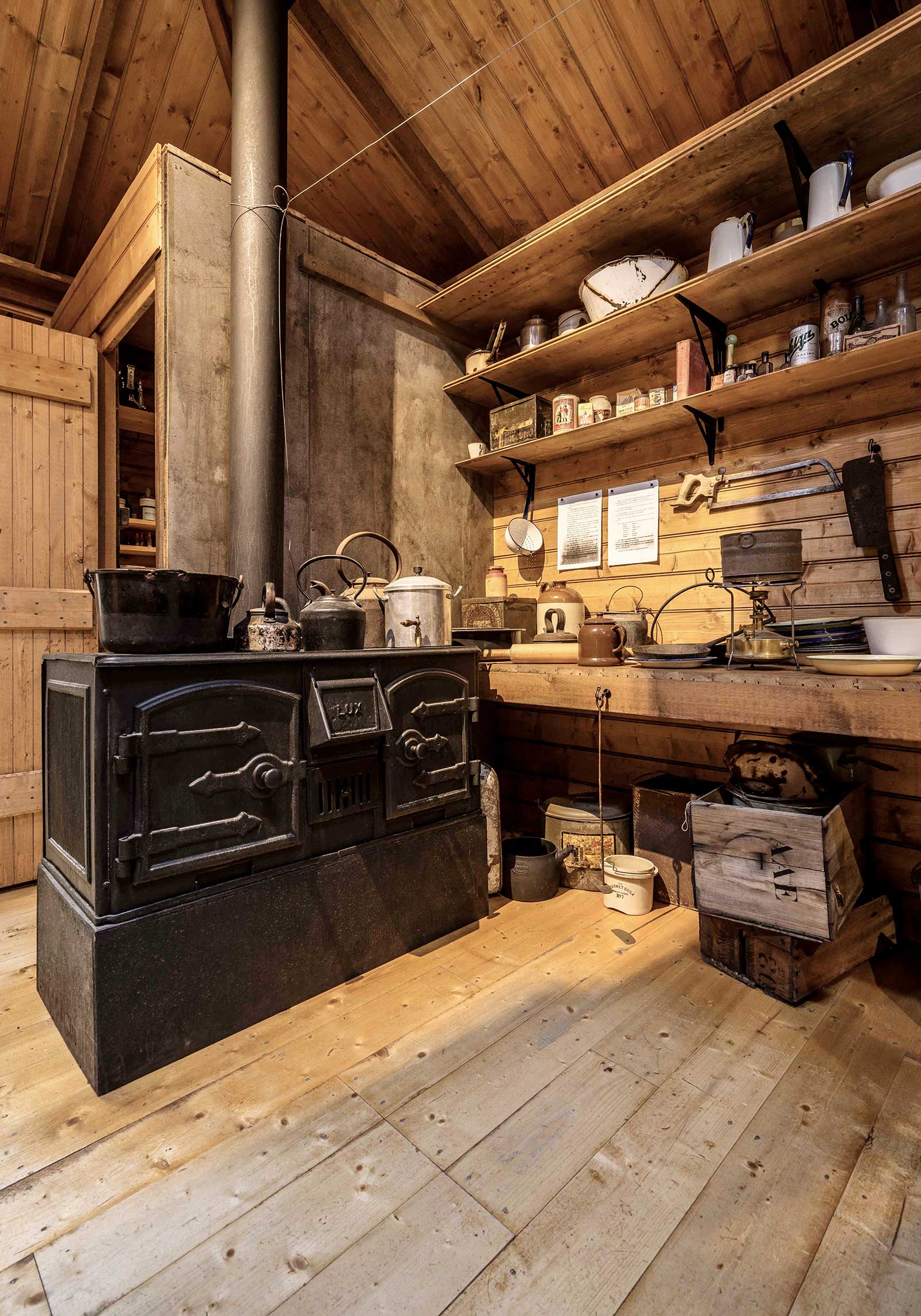 https://mdw-travel-data-us-east-1.s3.amazonaws.com/img/country/Australia/Mawsons-Hut-Replica-Museum/img_01.jpg