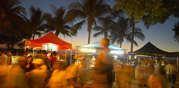 https://mdw-travel-data-us-east-1.s3.amazonaws.com/img/country/Australia/Mindil-Beach-Sunset-Market/img_04.jpg