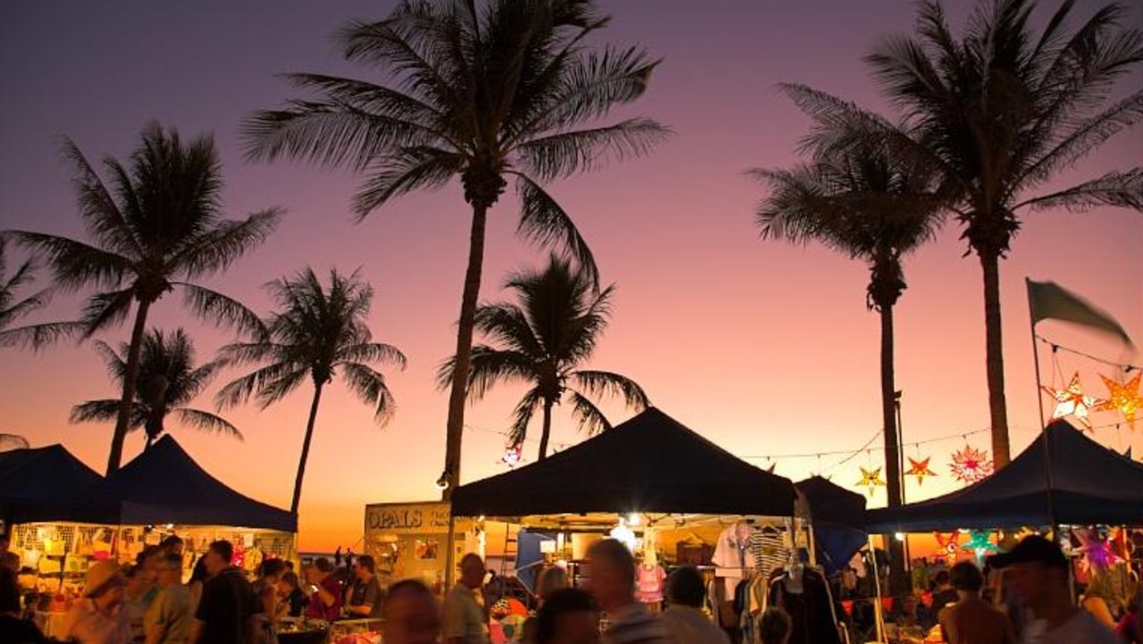 https://mdw-travel-data-us-east-1.s3.amazonaws.com/img/country/Australia/Mindil-Beach-Sunset-Market/img_05.jpg