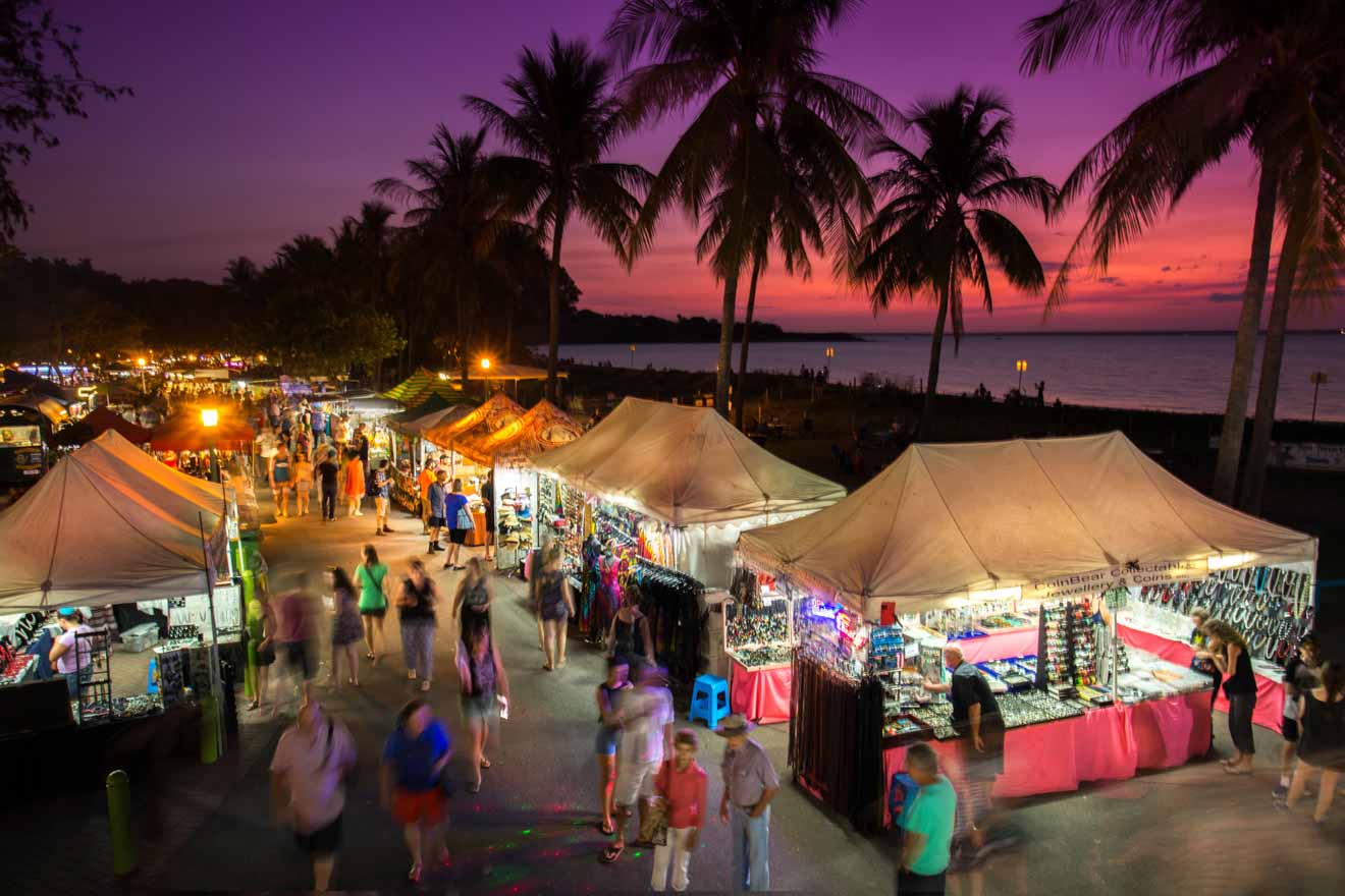 https://mdw-travel-data-us-east-1.s3.amazonaws.com/img/country/Australia/Mindil-Beach/img_02.jpg