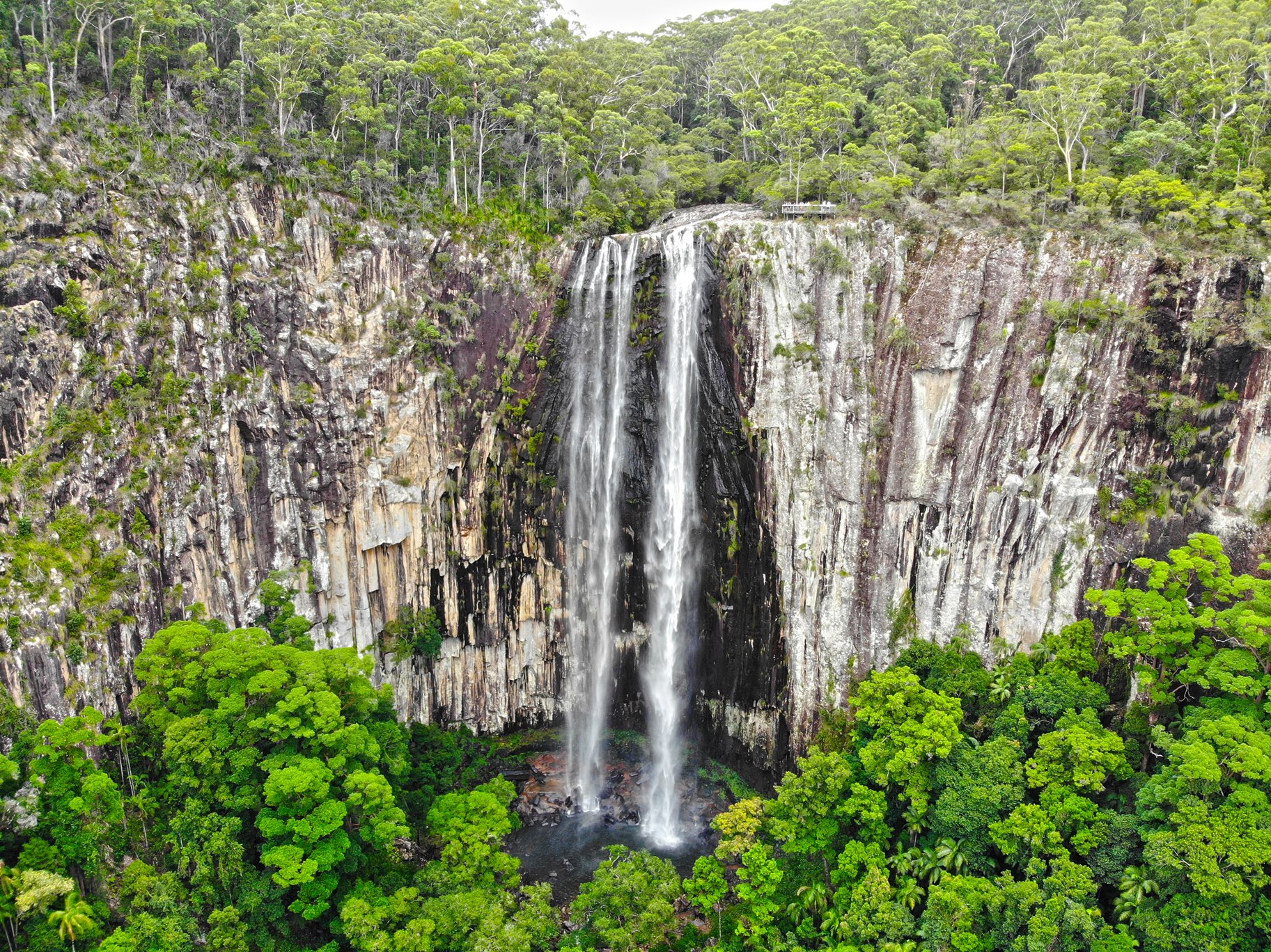 https://mdw-travel-data-us-east-1.s3.amazonaws.com/img/country/Australia/Minyon-Falls/img_02.jpg