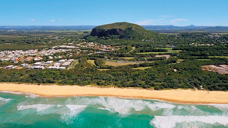 https://mdw-travel-data-us-east-1.s3.amazonaws.com/img/country/Australia/Mount-Coolum/img_01.jpg