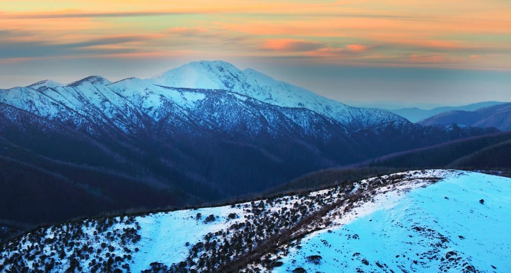 https://mdw-travel-data-us-east-1.s3.amazonaws.com/img/country/Australia/Mount-Hotham/img_05.jpg