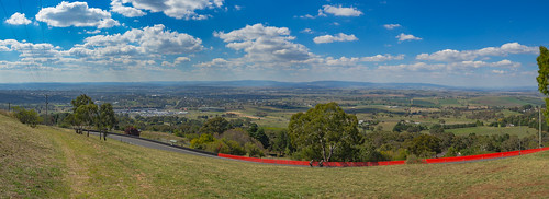 https://mdw-travel-data-us-east-1.s3.amazonaws.com/img/country/Australia/Mount-Panorama-Circuit/img_01.jpg