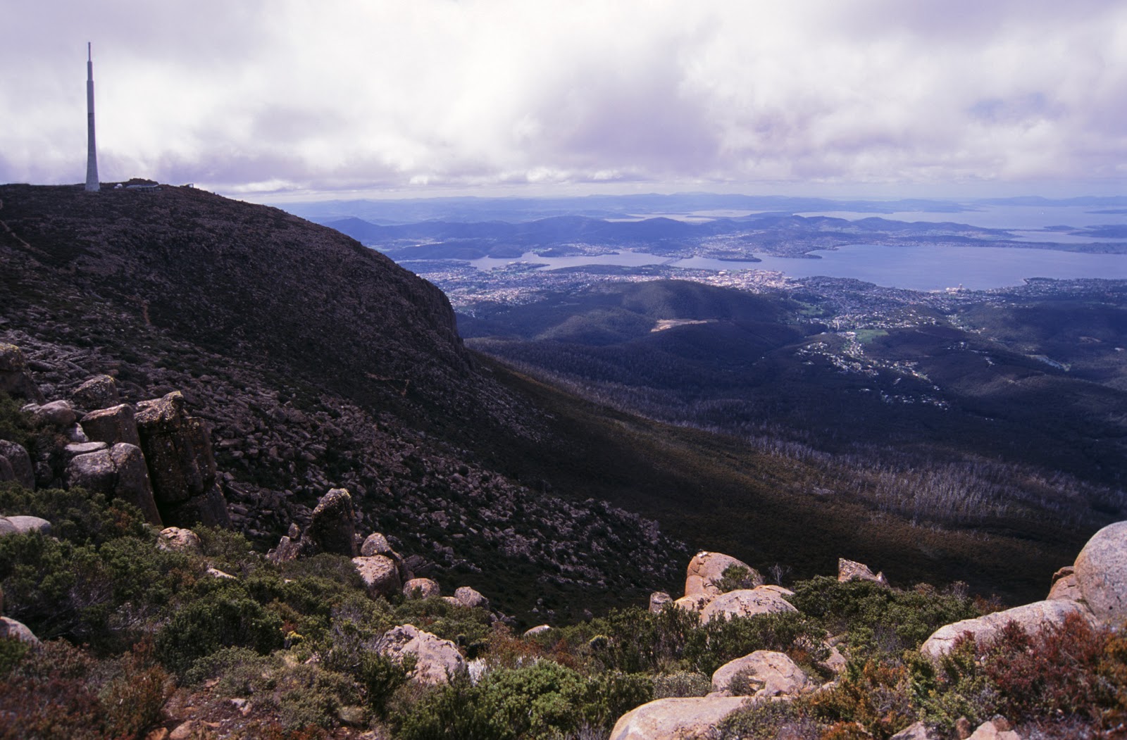 https://mdw-travel-data-us-east-1.s3.amazonaws.com/img/country/Australia/Mount-Wellington/img_02.jpg