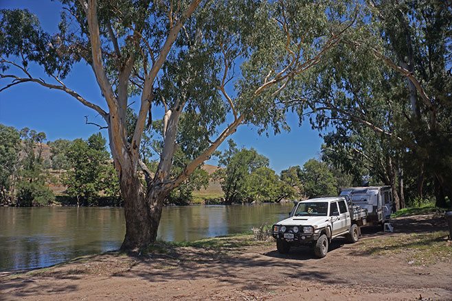 https://mdw-travel-data-us-east-1.s3.amazonaws.com/img/country/Australia/Murrumbidgee-River/img_02.jpg