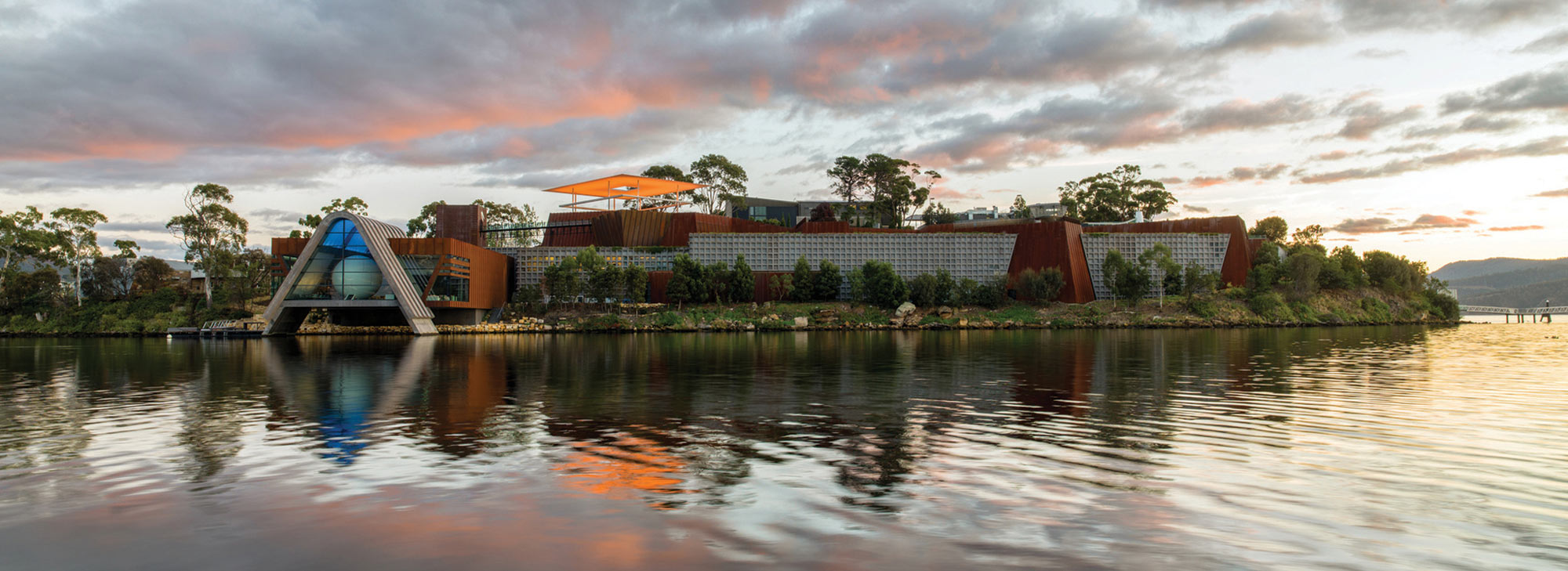 https://mdw-travel-data-us-east-1.s3.amazonaws.com/img/country/Australia/Museum-of-Old-and-New-Art---Mona-Ferry/img_01.jpg
