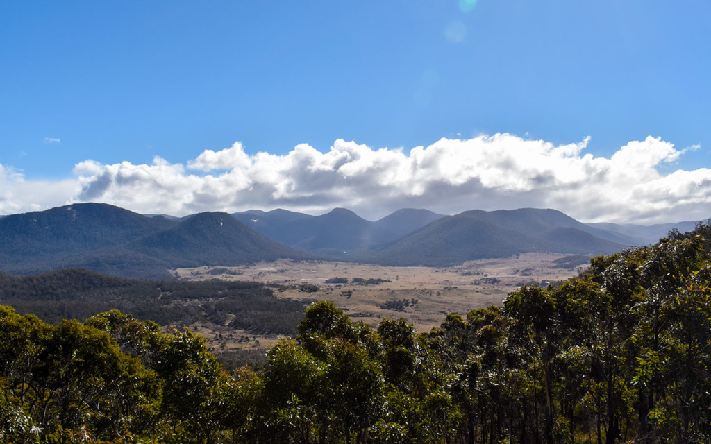 https://mdw-travel-data-us-east-1.s3.amazonaws.com/img/country/Australia/Namadgi-National-Park/img_04.jpg