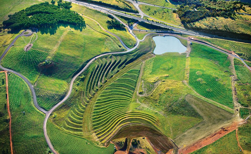 https://mdw-travel-data-us-east-1.s3.amazonaws.com/img/country/Australia/National-Arboretum-Canberra/img_00.jpg