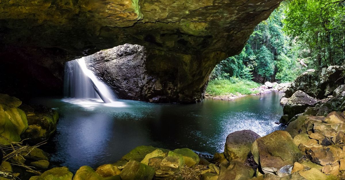 https://mdw-travel-data-us-east-1.s3.amazonaws.com/img/country/Australia/Natural-Bridge-Springbrook-National-Park/img_02.jpg