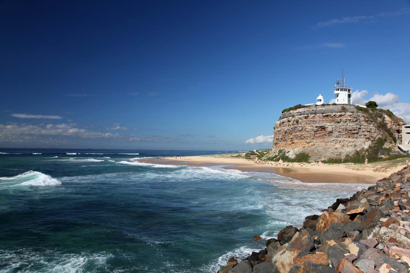 https://mdw-travel-data-us-east-1.s3.amazonaws.com/img/country/Australia/Newcastle-Beach/img_01.jpg