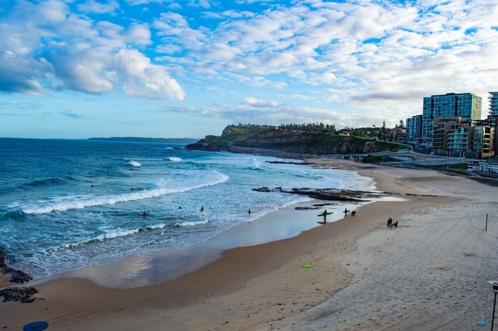 https://mdw-travel-data-us-east-1.s3.amazonaws.com/img/country/Australia/Newcastle-Beach/img_02.jpg