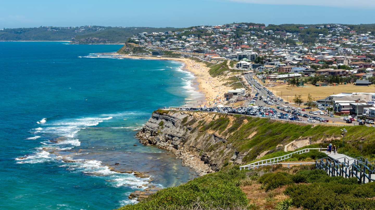 https://mdw-travel-data-us-east-1.s3.amazonaws.com/img/country/Australia/Newcastle-Beach/img_03.jpg