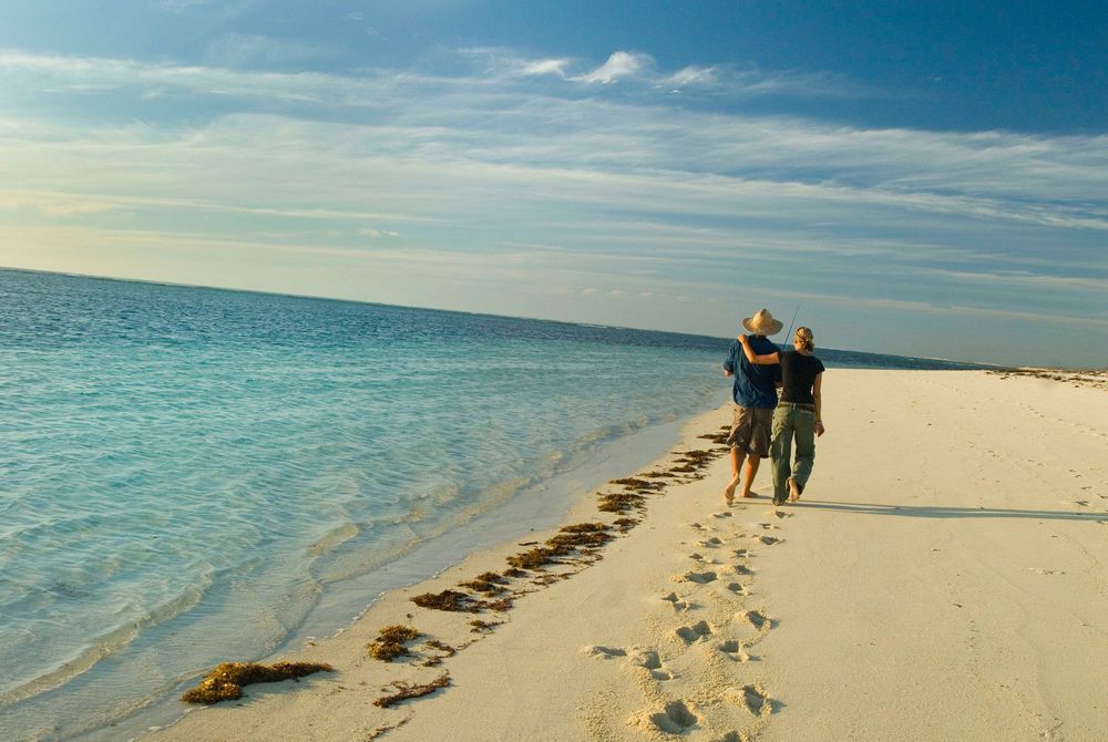 https://mdw-travel-data-us-east-1.s3.amazonaws.com/img/country/Australia/Ningaloo-Reef/img_02.jpg