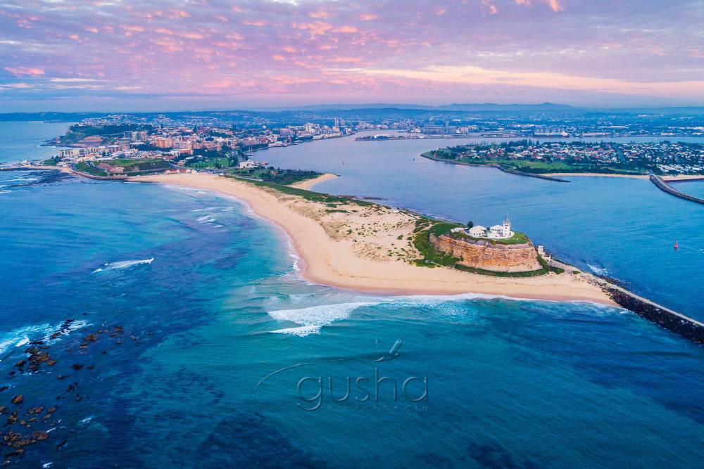 https://mdw-travel-data-us-east-1.s3.amazonaws.com/img/country/Australia/Nobbys-Beach/img_02.jpg