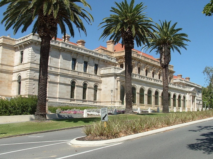 https://mdw-travel-data-us-east-1.s3.amazonaws.com/img/country/Australia/Parliament-House/img_02.jpg