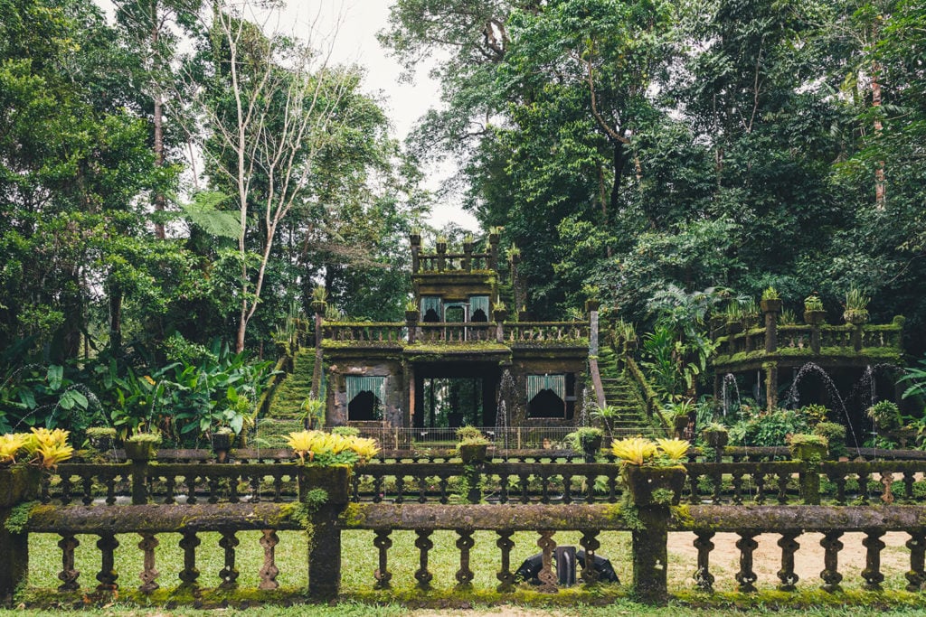 https://mdw-travel-data-us-east-1.s3.amazonaws.com/img/country/Australia/Paronella-Park/img_03.jpg