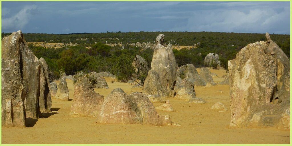 https://mdw-travel-data-us-east-1.s3.amazonaws.com/img/country/Australia/Pinnacles-Desert/img_01.jpg