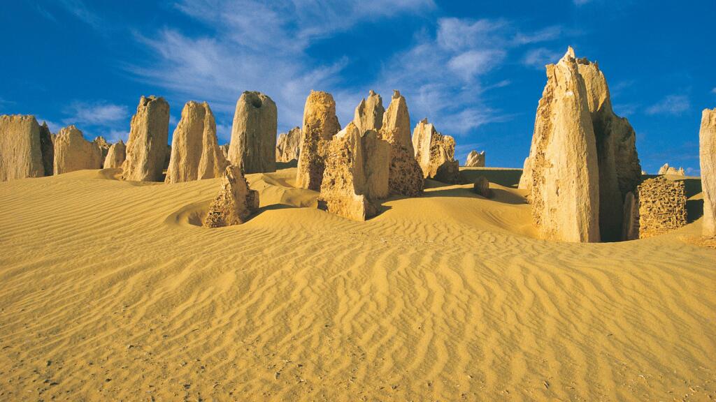 https://mdw-travel-data-us-east-1.s3.amazonaws.com/img/country/Australia/Pinnacles-Desert/img_03.jpg