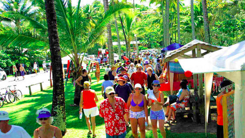 https://mdw-travel-data-us-east-1.s3.amazonaws.com/img/country/Australia/Port-Douglas-Sunday-Market/img_01.jpg