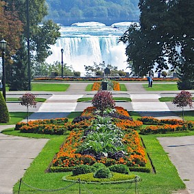 https://mdw-travel-data-us-east-1.s3.amazonaws.com/img/country/Australia/Queen-Victoria-Park/img_03.jpg