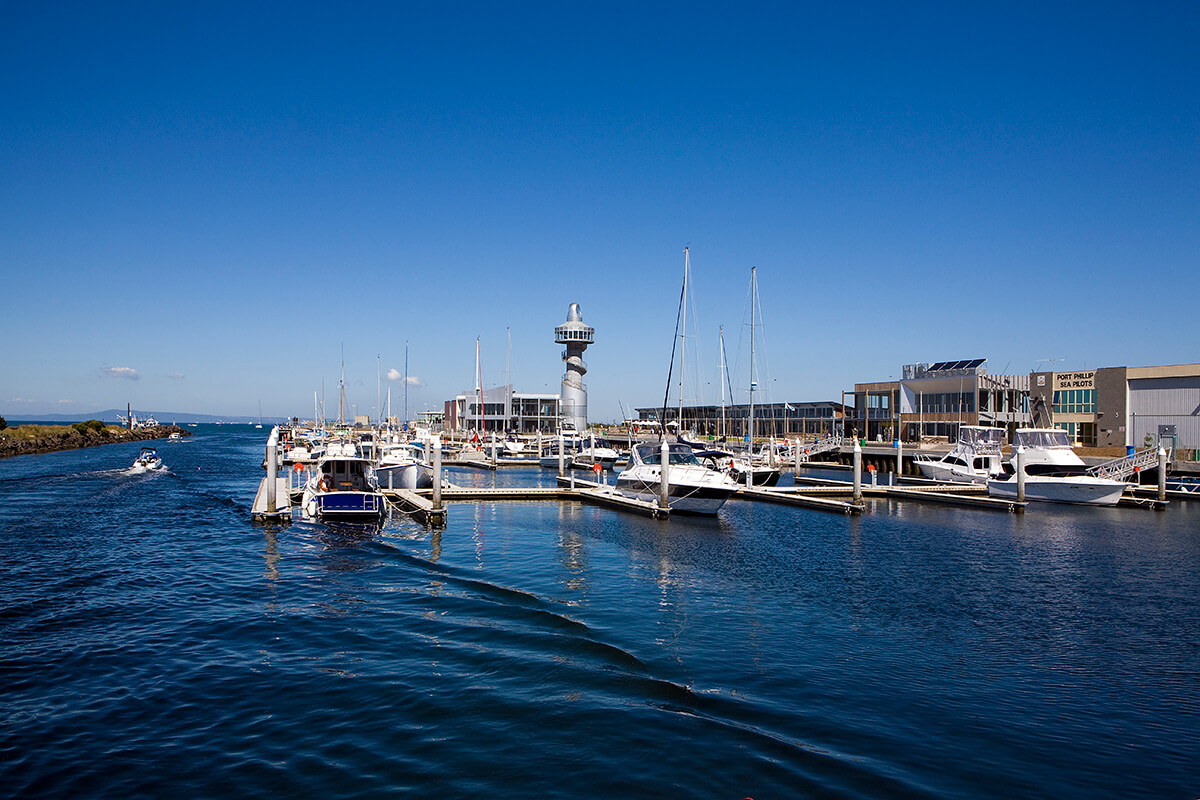 https://mdw-travel-data-us-east-1.s3.amazonaws.com/img/country/Australia/Queenscliff-Harbour/img_03.jpg