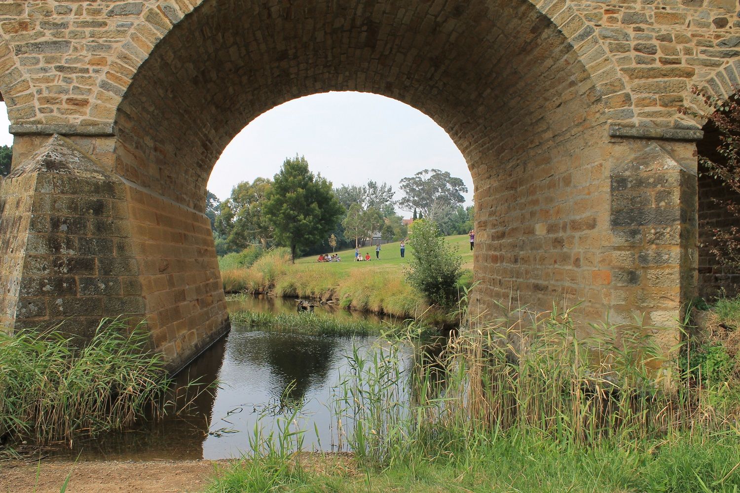 https://mdw-travel-data-us-east-1.s3.amazonaws.com/img/country/Australia/Richmond-Bridge/img_02.jpg