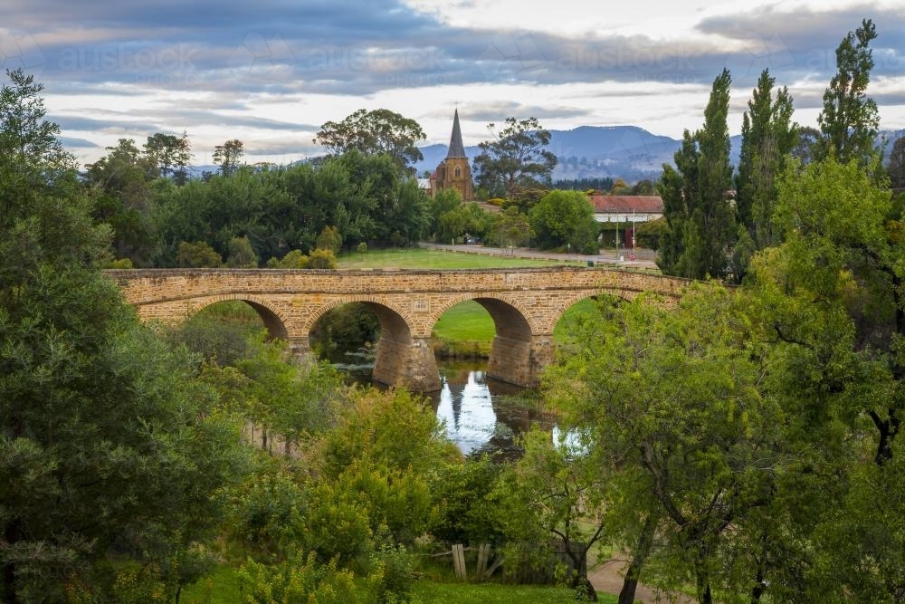 https://mdw-travel-data-us-east-1.s3.amazonaws.com/img/country/Australia/Richmond-Bridge/img_03.jpg