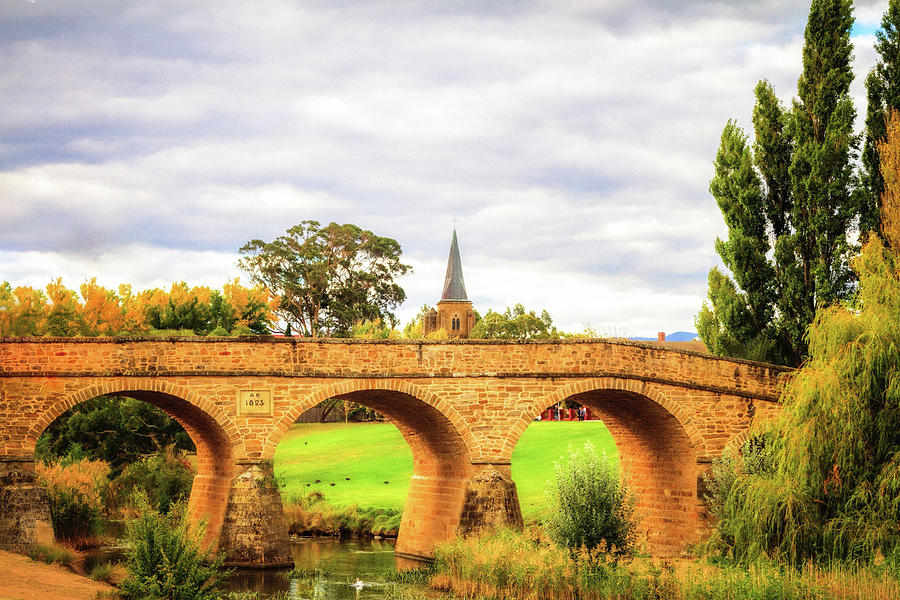 https://mdw-travel-data-us-east-1.s3.amazonaws.com/img/country/Australia/Richmond-Bridge/img_04.jpg