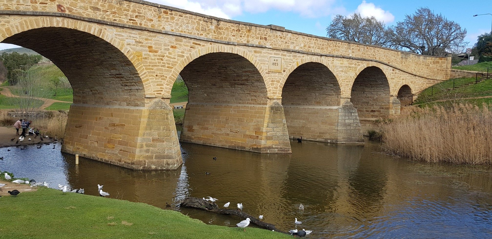 https://mdw-travel-data-us-east-1.s3.amazonaws.com/img/country/Australia/Richmond-Bridge/img_05.jpg