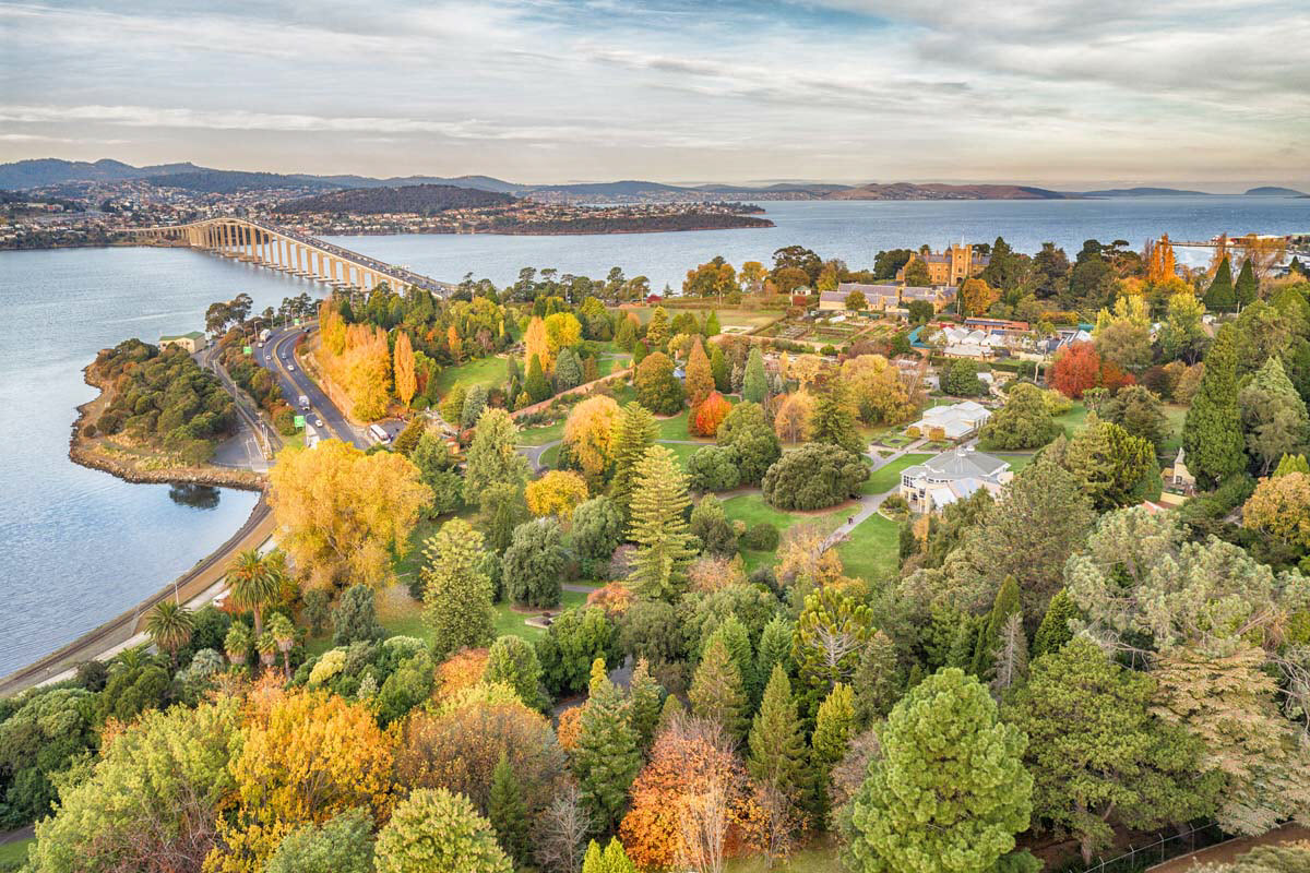 https://mdw-travel-data-us-east-1.s3.amazonaws.com/img/country/Australia/Royal-Tasmanian-Botanical-Gardens/img_03.jpg