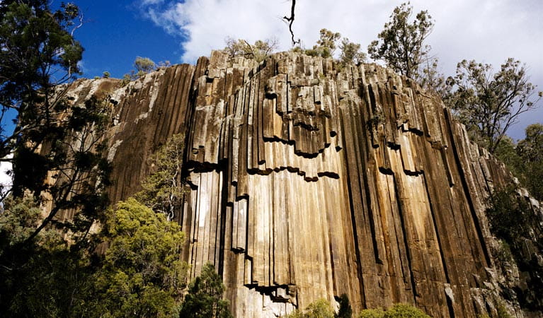 https://mdw-travel-data-us-east-1.s3.amazonaws.com/img/country/Australia/Sawn-Rocks/img_02.jpg