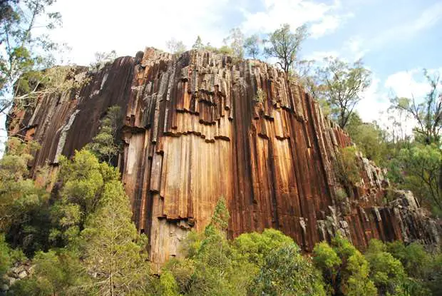https://mdw-travel-data-us-east-1.s3.amazonaws.com/img/country/Australia/Sawn-Rocks/img_04.jpg